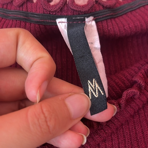 Cropped Off the Shoulder Top Juniors size medium - Picture 4 of 7